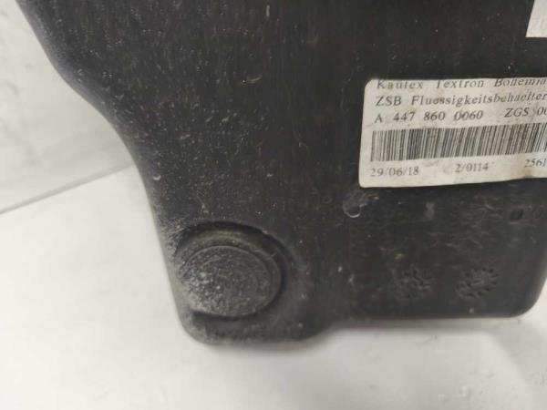 RESERVOIR LAVE GLACE MERCEDES  - Vue 3